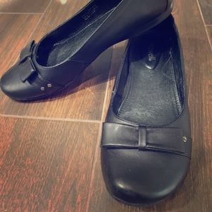 Black leather ballet flats size 8
